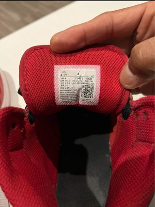 Zapatillas Jordan 1 Mid Rojas y Negras