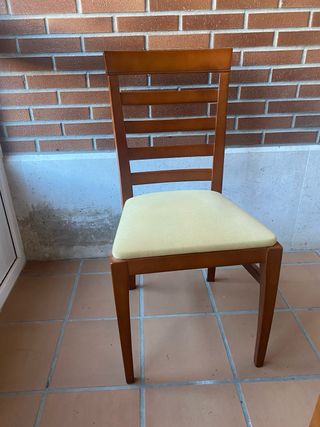 Conjunto muebles de salón madera y cristal.