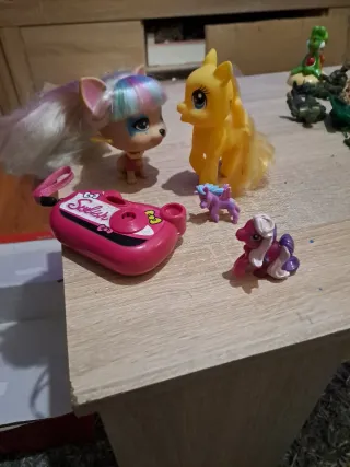 Lote juguetes niña: perro, ponis y cámara