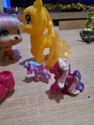 Lote juguetes niña: perro, ponis y cámara