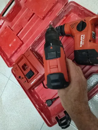 HILTI Taladro Percutor y Atornillador A22