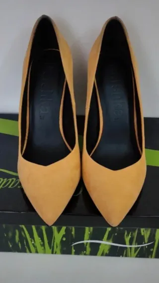 Tacones Bershka Mostaza