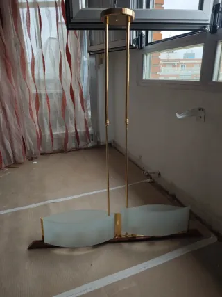 Lámpara de madera, metal y cristal