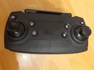 Dron con cámara y mando recargable