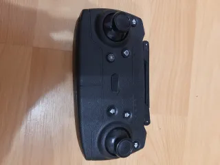 Dron con cámara y mando recargable