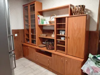 REGALO Mueble de comedor con vitrinas