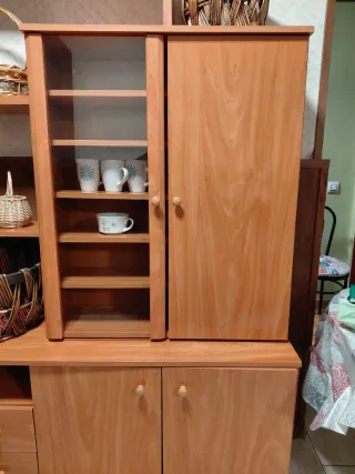 REGALO Mueble de comedor con vitrinas