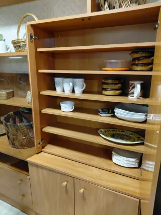 REGALO Mueble de comedor con vitrinas