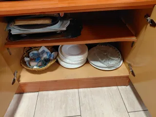 REGALO Mueble de comedor con vitrinas
