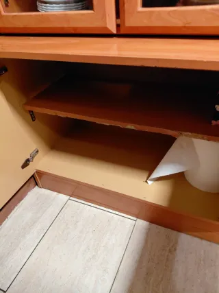 REGALO Mueble de comedor con vitrinas