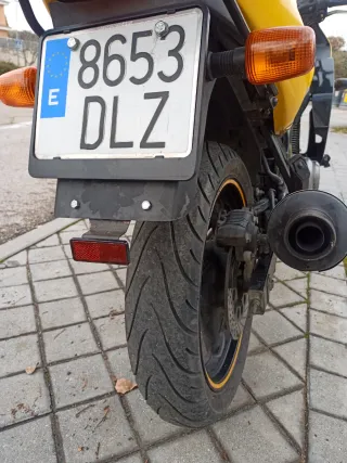 Suzuki GS500F Amarilla