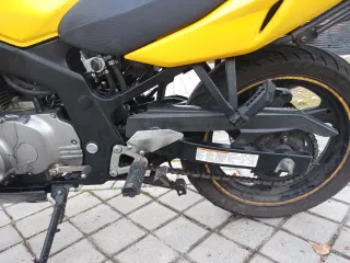 Suzuki GS500F Amarilla