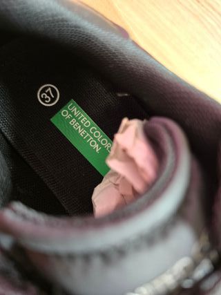 Zapatillas Benetton Talla 37 Negras y Plateadas