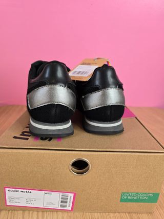 Zapatillas Benetton Talla 37 Negras y Plateadas