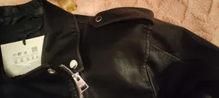 Cazadora polipiel negra Pull&Bear Talla M