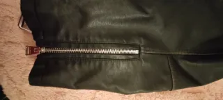 Cazadora polipiel negra Pull&Bear Talla M