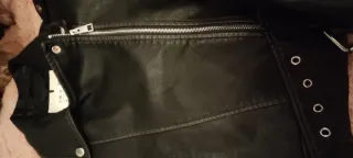 Cazadora polipiel negra Pull&Bear Talla M