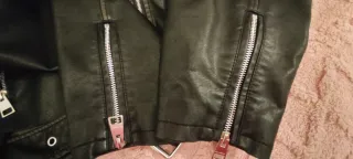 Cazadora polipiel negra Pull&Bear Talla M