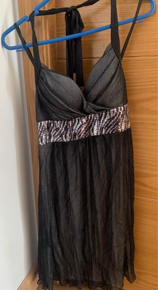 Vestido negro con detalles plateados