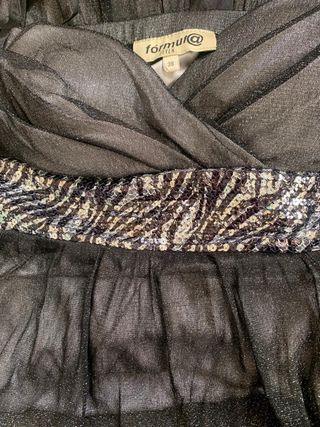 Vestido negro con detalles plateados