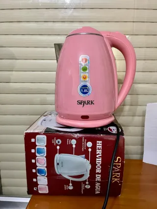 Hervidor de Agua Eléctrico Spark 1.8L Rosa