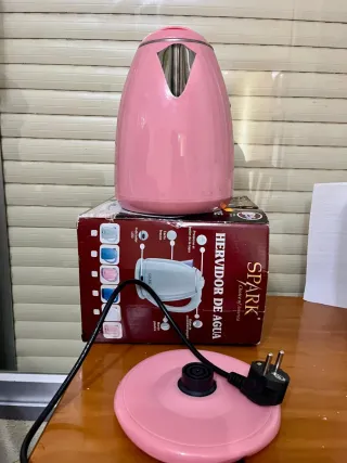 Hervidor de Agua Eléctrico Spark 1.8L Rosa