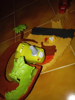 Pista Coches Disney Dino Cars