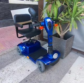 Scooter eléctrico Nicomobility azul sin usar.