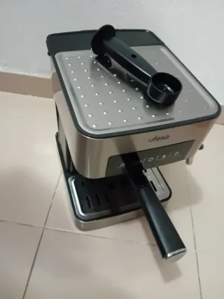 Cafetera Ufesa Espresso 1.6L 850W Táctil