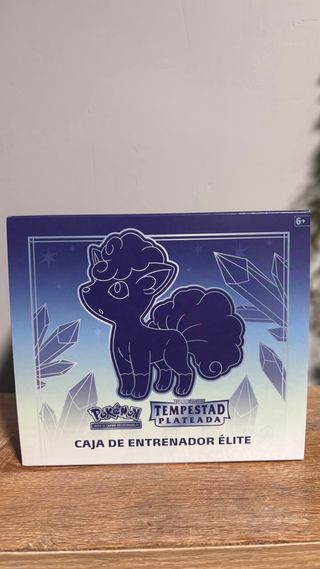 Caja Entrenador Élite Tempestad Plateada - Abierta