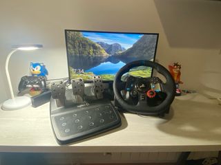 VOLANTE Y PEDALES LOGITECH - PC/PS4/PS5
