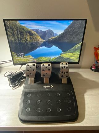 VOLANTE Y PEDALES LOGITECH - PC/PS4/PS5