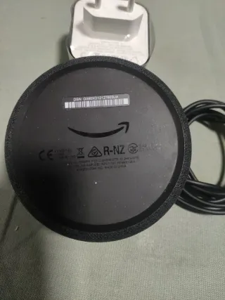 Amazon Echo Dot Negro + Cargador