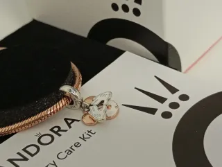 Pandora Doble Charm Mickey Manos Tapando Ojos.
