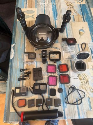 GoPro Hero 7 Black+Accesorios  Hoy 275 Euros