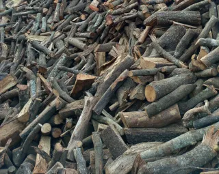 Leña seca para chimenea