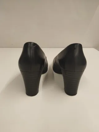 Zapatos de piel negros Pitillos