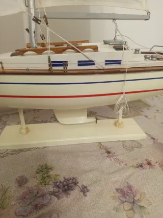 Barco de vela Omega grande