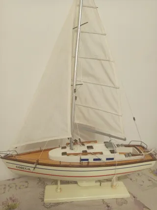Barco de vela Omega grande