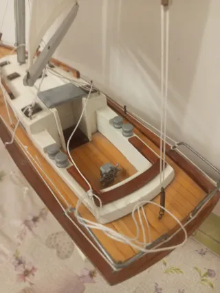 Barco de vela Omega grande