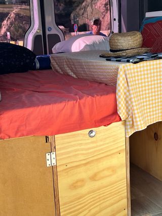 Furgo-camper homologada como turismo.