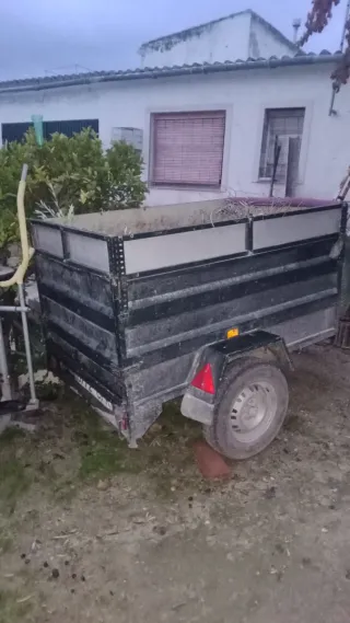 Remolque ligero volteable manual