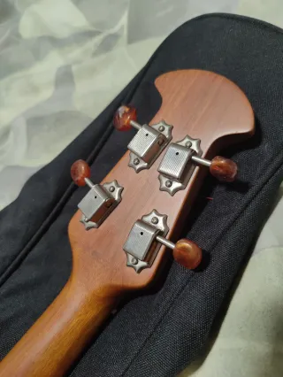 Ukelele Applause UAE158