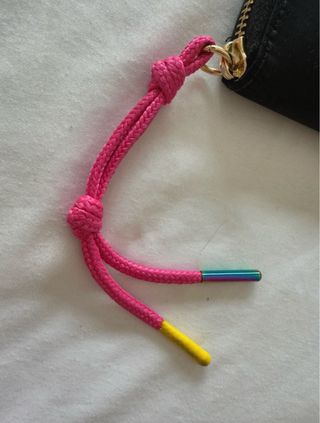 Cartera Bimba y Lola negra con detalle multicolor