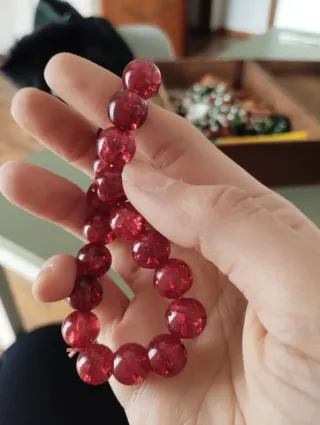 Bracciale elastico con perle rosse