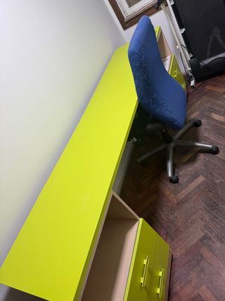 Escritorio y 2 estanterías a juego