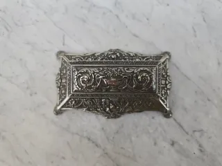 Cajita antigua de alpaca decorada