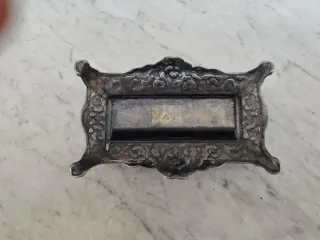 Cajita antigua de alpaca decorada