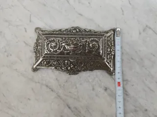 Cajita antigua de alpaca decorada