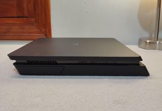 PS4 Slim 1TB + 5 Giochi + 2 Controller